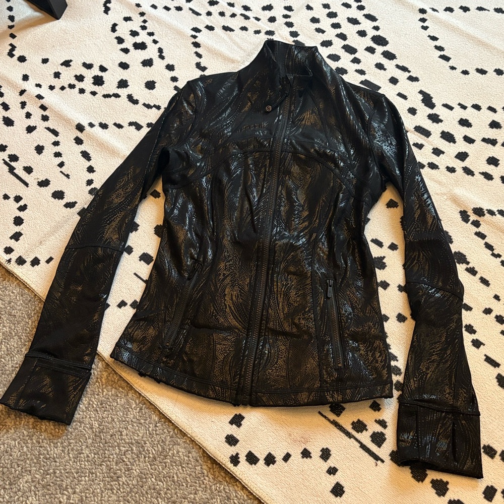 Lululemon Athletica Black Shiny Patterned Jacket - Picture 3 of 7